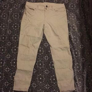 Cream/Offwhite skinny pants